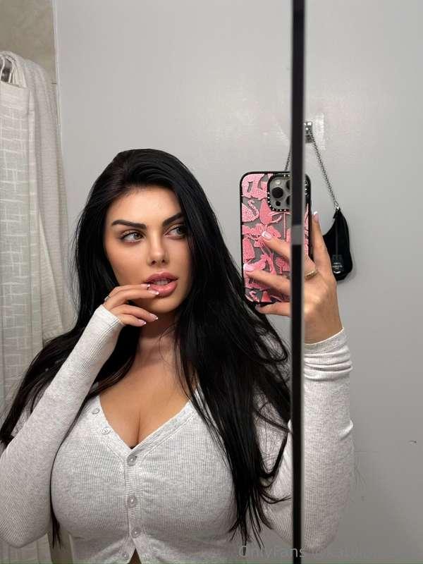 Compliment me down in the comments bc this is honestly one o..