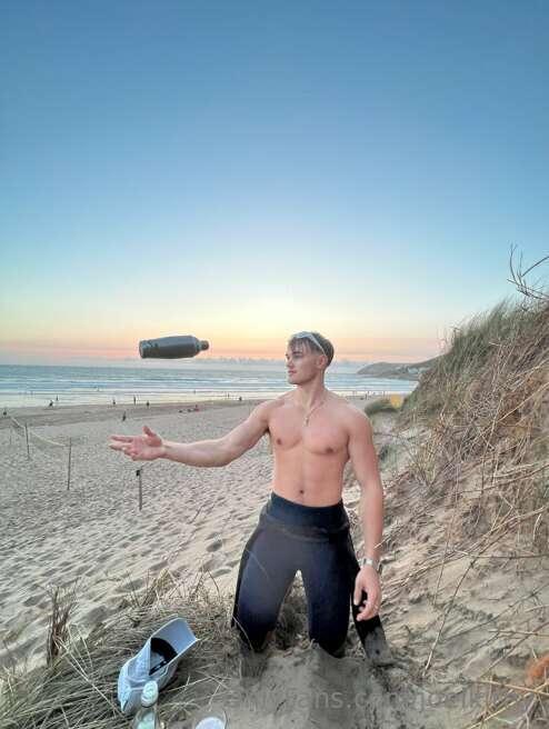 **Beach days are the best days👀💦**