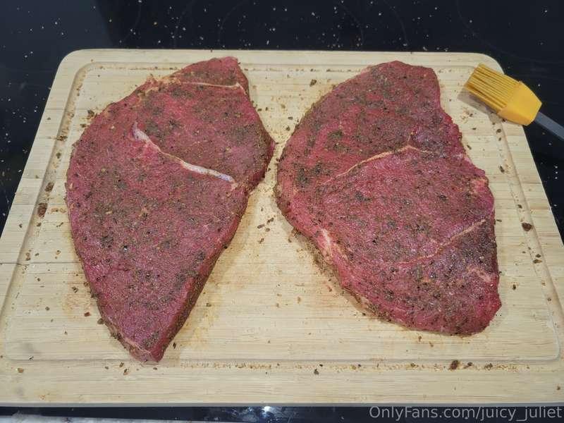 Gotta love beating some good lookin meat😘🙌