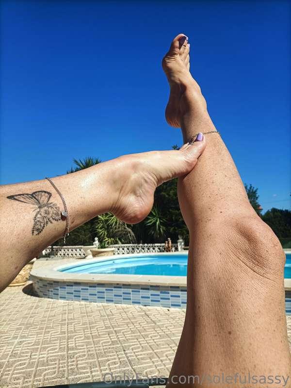 Feet and legs to keep you wanting! 😜
