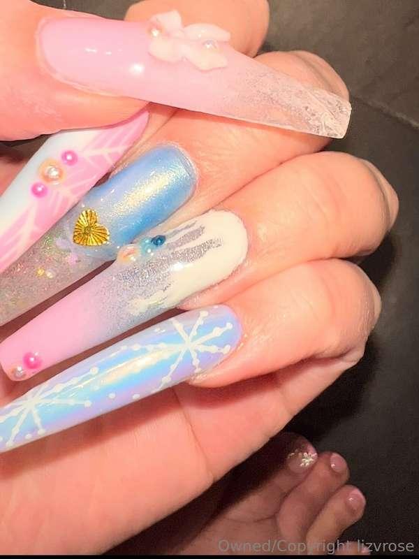 Pink 🎀 Icy ❄️ Christmas 💝 nails! 💅 Do you like my new nails?..