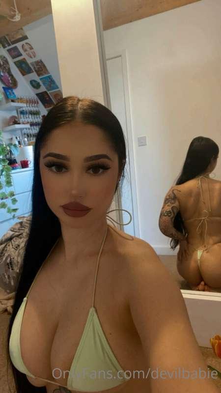 Are u an ass or titties kinda person I wanna know