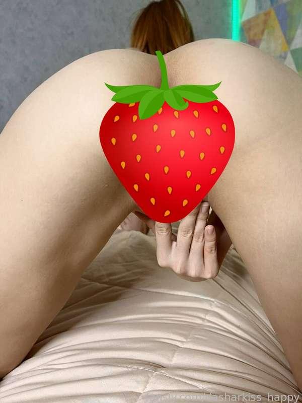 The juiciest berry for my subscribers😋🤭

#shy #teen #ass #booty #pussy #spank #doggie #sexy #butt #masturbation