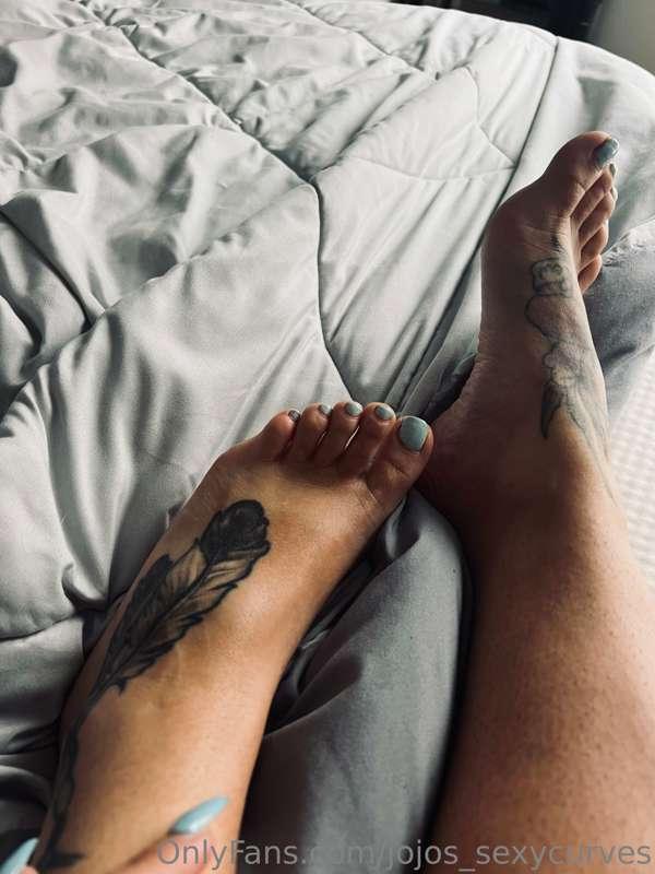 👣