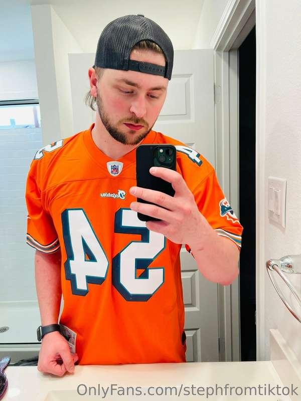 Feeling fresh today in the new throwback🐬⬆️