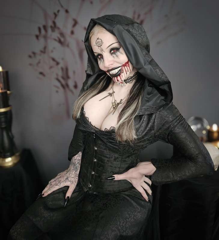 HAPPY HALLOWEEN HEATHENS! 💋🎃🦇