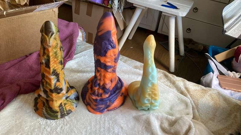 New Toy Order came in! 

All Bad Dragon 
XL Abyss 
Large Tem..