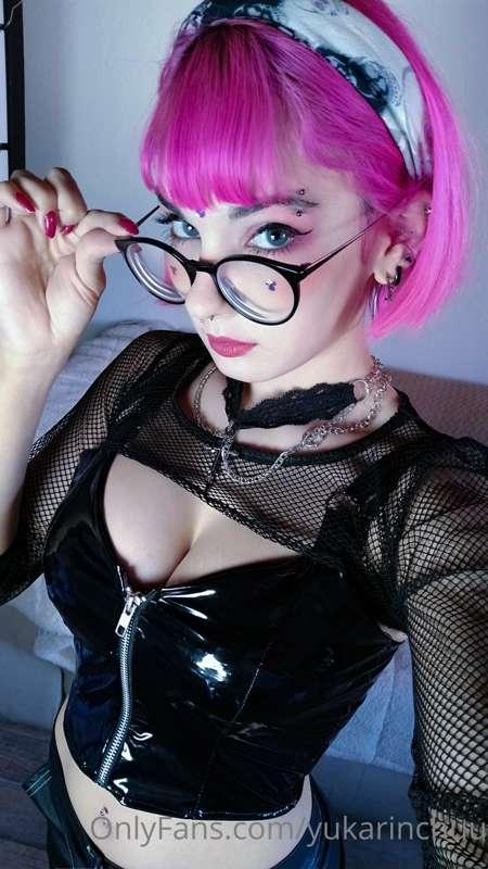 Se acuerdan de la Yukari de pelo Fuxia? vaya que era sensual