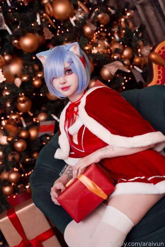Hello!🥰 Rem have been waiting for you to spend New Year together!💝🎁🎄
You won't refuse them your company, will you?🎁💫

I would be really happy if you unlock this set, cause it’s so special for me🥺❤️

In this Set you will find the full resolution HQ images!🤗❤ 

#cosplay #fyp #rem #rezero #booty #footfetish #feet #christmas #set #HQ #heels