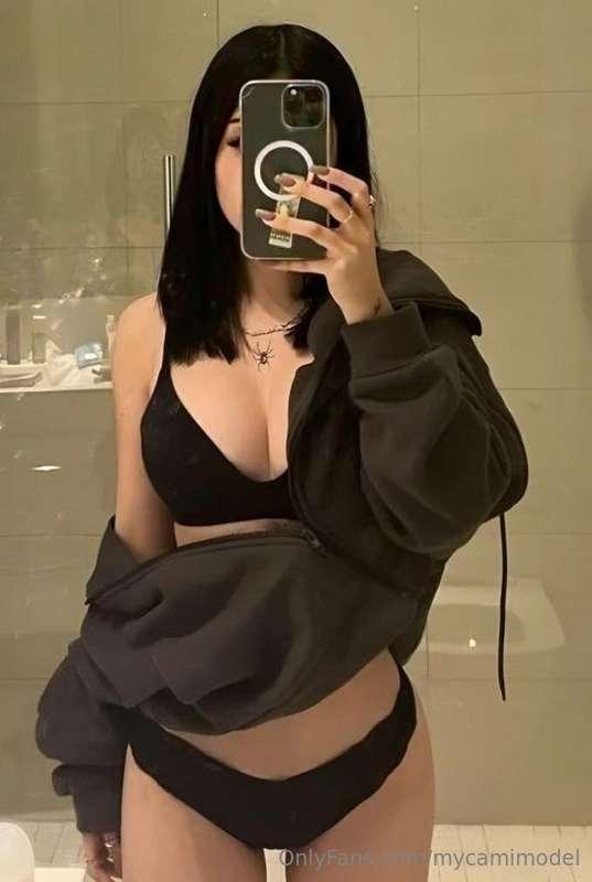 TURN UP THE HEAT WITH @soft_lilia AND LET GO WILD WITH THIS ..