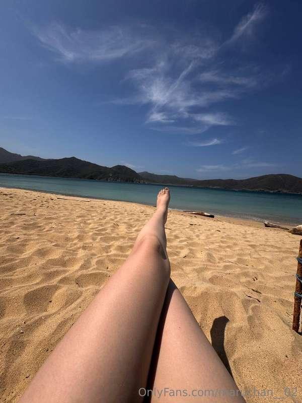 Would you like to see my cute feet up close?😏 Escríbeme en p..