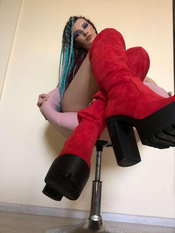 Daddy ? Looking for a tiny slutty? Hmm DM me?