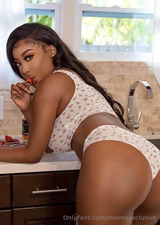 Here’s your dinner 🍑👅