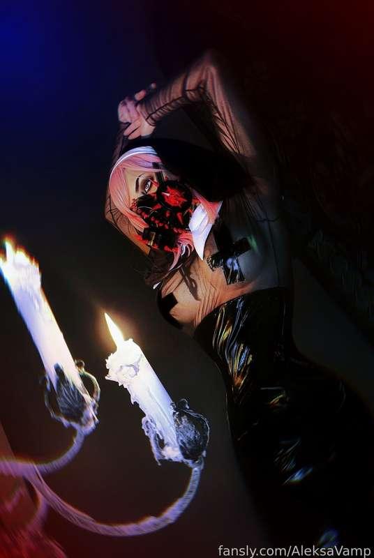 Would you be scared of me or would you come closer to me if I was right in front of you in such a sexy outfit?😉👀

#fyp #alt #goth #tattoos #latex #naughty #cosplay