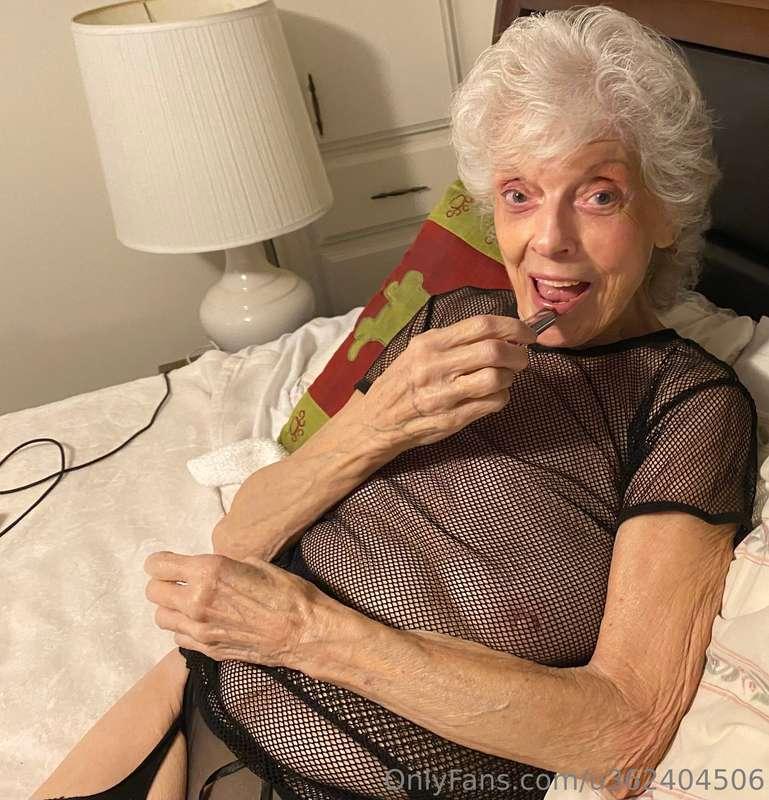 lindahope1939 image #5