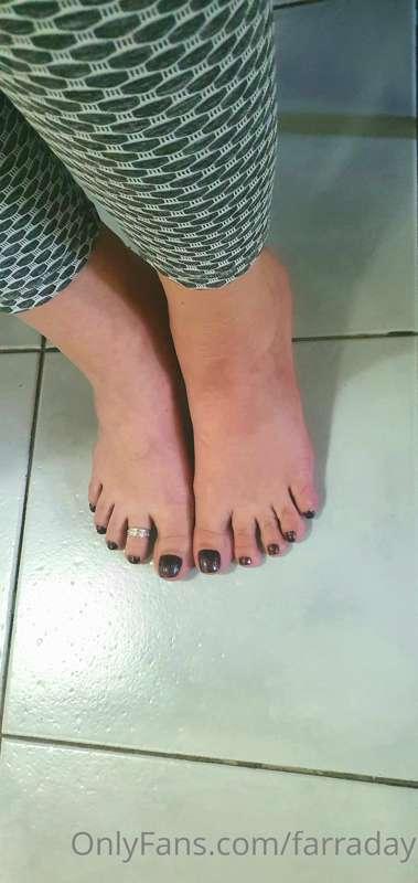 do you like my new pedicure🤭🙃😘