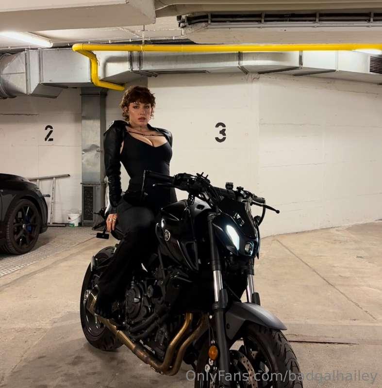 badgalhailey image #0