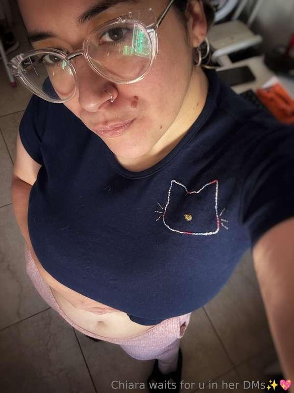 Isn’t my bellybutton the cutest? 🥰