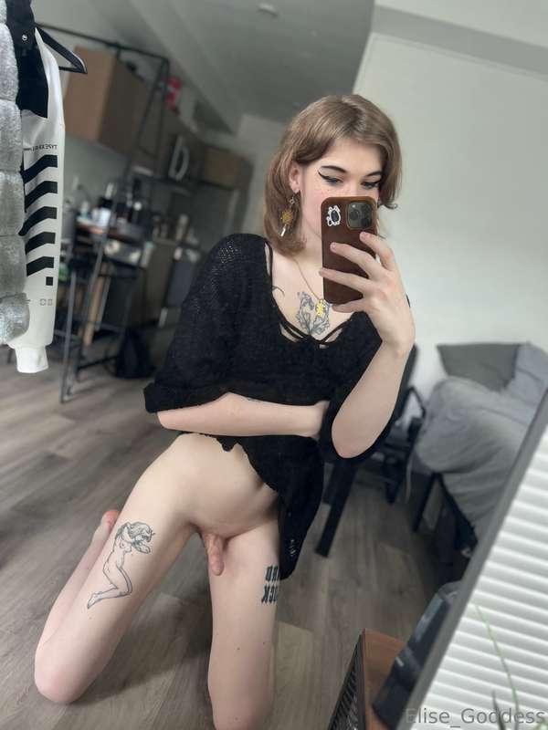 Dick in the mirror time! I wish being on my knees was more c..