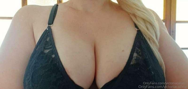Very hot  @victoriacalixta #ad