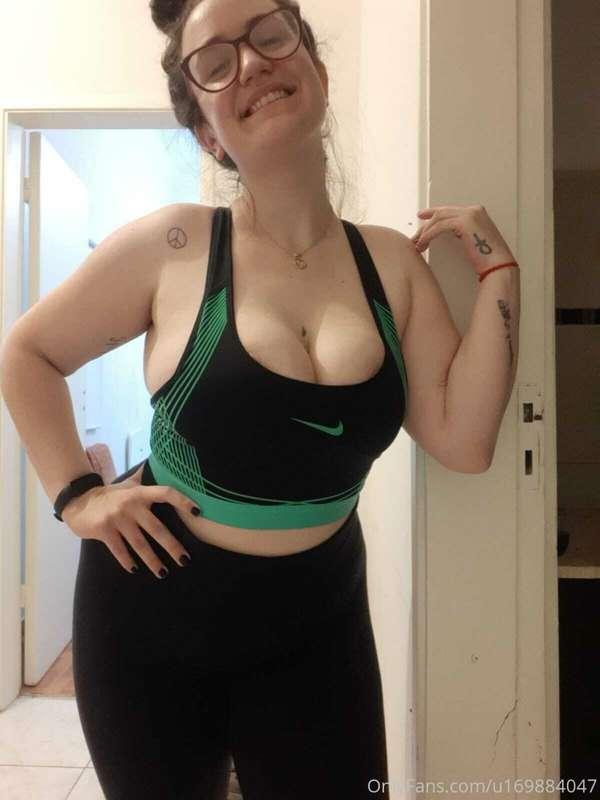 After training! 🔞🍒
@malenamm
#ad