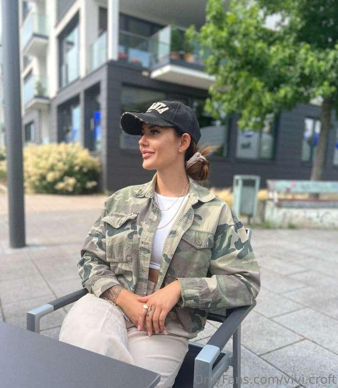 Would you take me to lunch with your mom? 😘