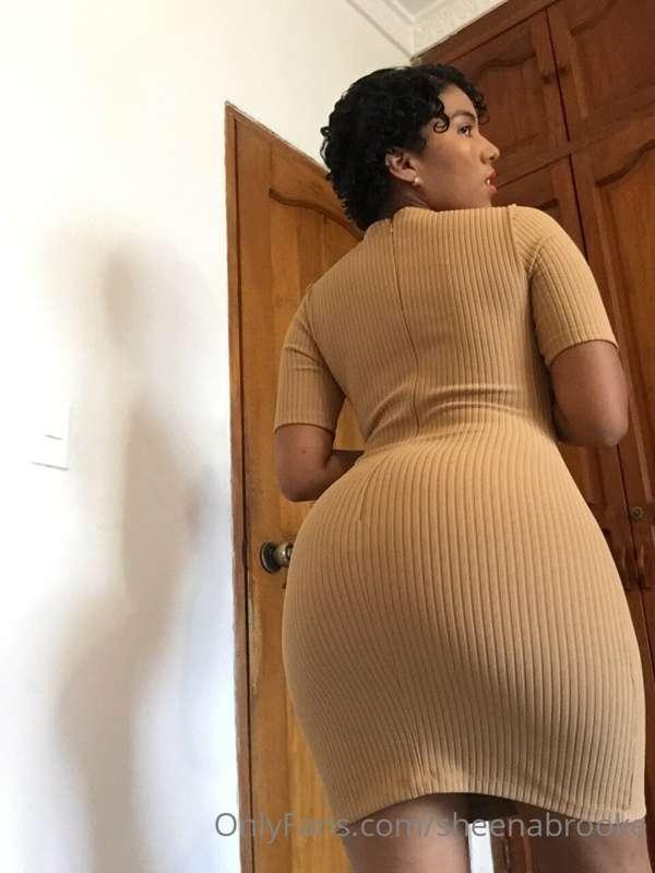 Do I look good on tight nude dresses? 👗 😈✨