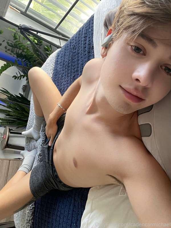 Message me if you’re horny 🥵 I wanna blow my load with someo..