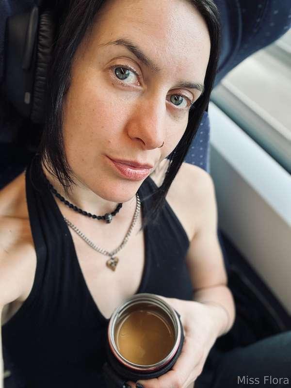 Who wants to invite his 90s girlfriend for coffee on the 8.5..