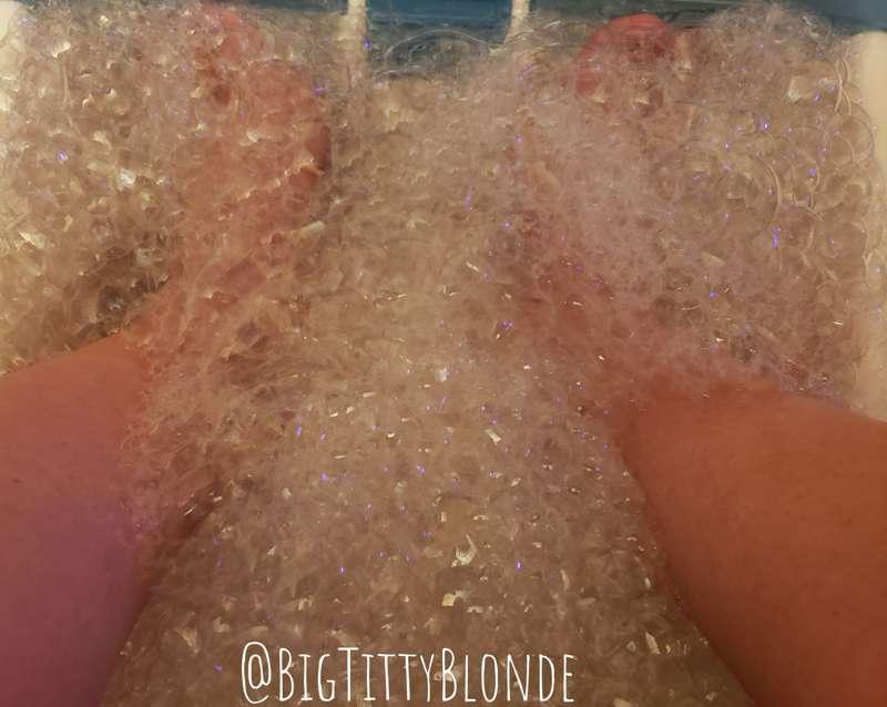 bigtittyblonde image #0