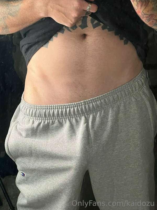 I bought some grey sweatpants to take some photos in but the..