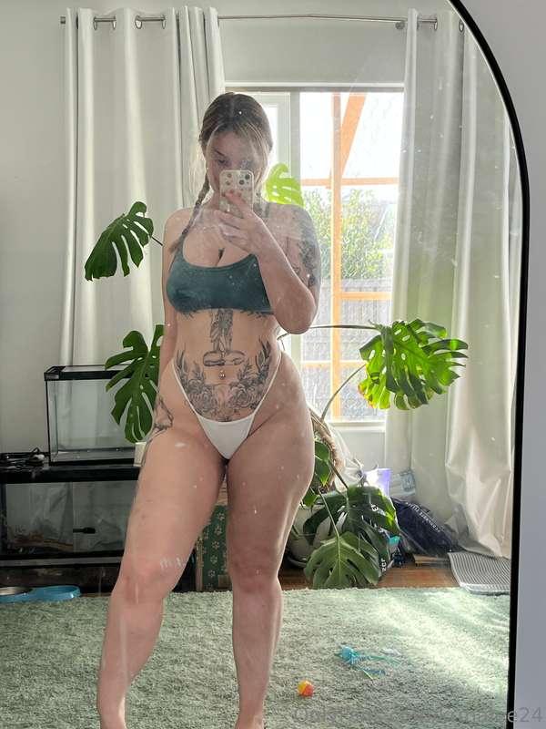 Can someone pls clean my mirror for me 🥹