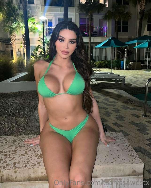 Are you down for some night swimming with me? 💦💦
