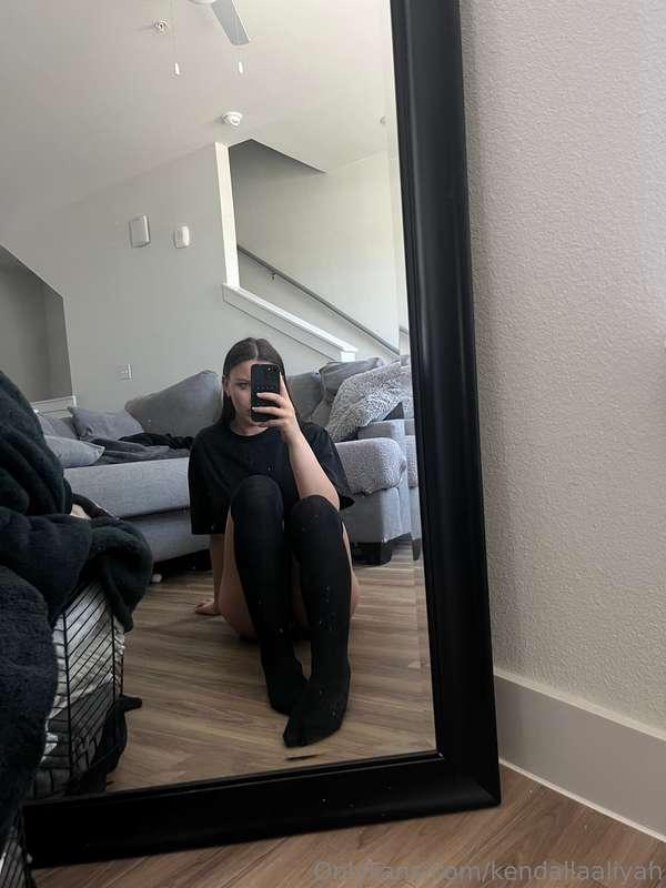 Chillin’ into Friday like…🖤