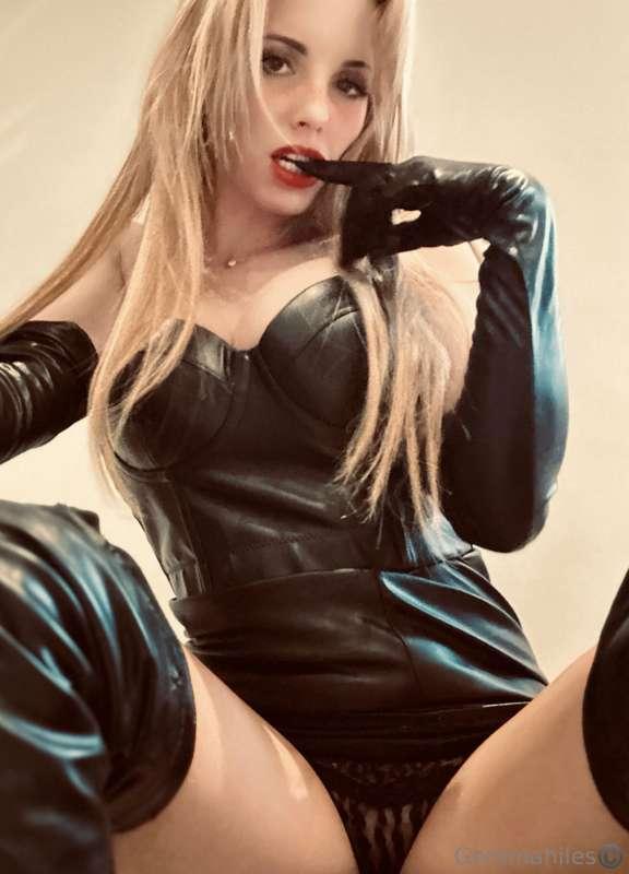 MISTRESS MONDAY!!! 🔥Drop me $20 and I’ll send you a BDSM con..
