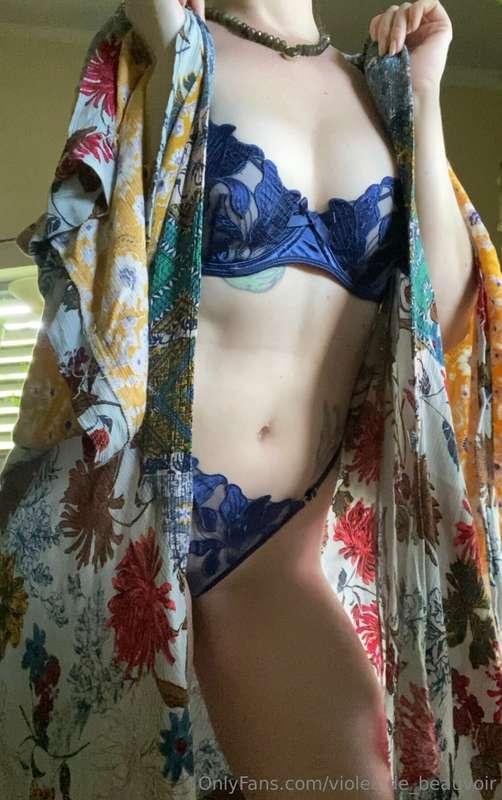 Additional selfies from yesterday! 🥂  Entering my full-blown..