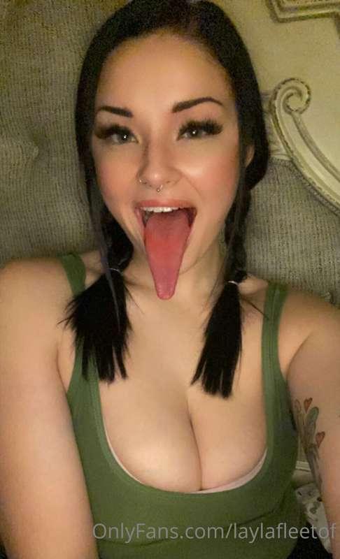 Should I tease some cock with my tongue tonight ?