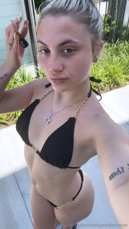 ### No makeup... Come chat wit me 😗✌