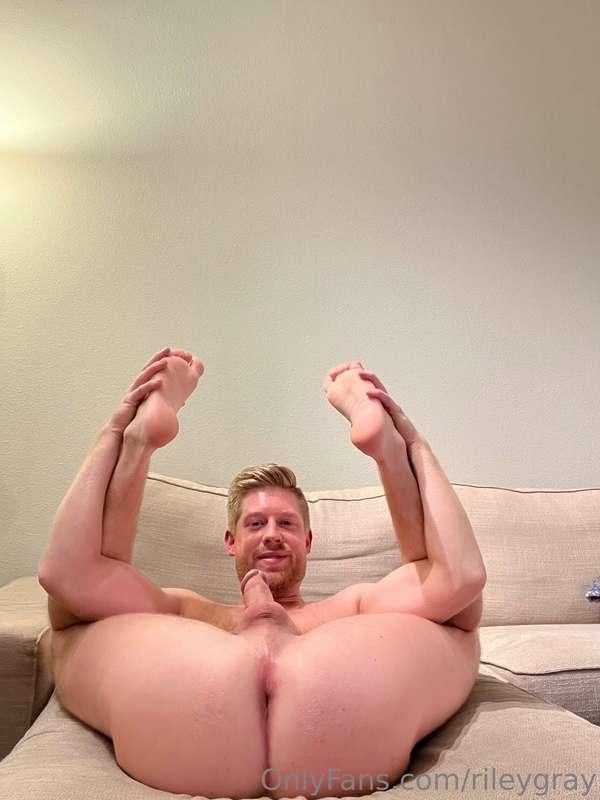 Horny and ready to be bred!! 😈