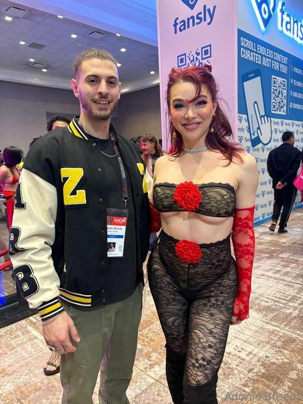 Wow 🥵 I met the incredible @ohitsemmarose at AVN this year a..