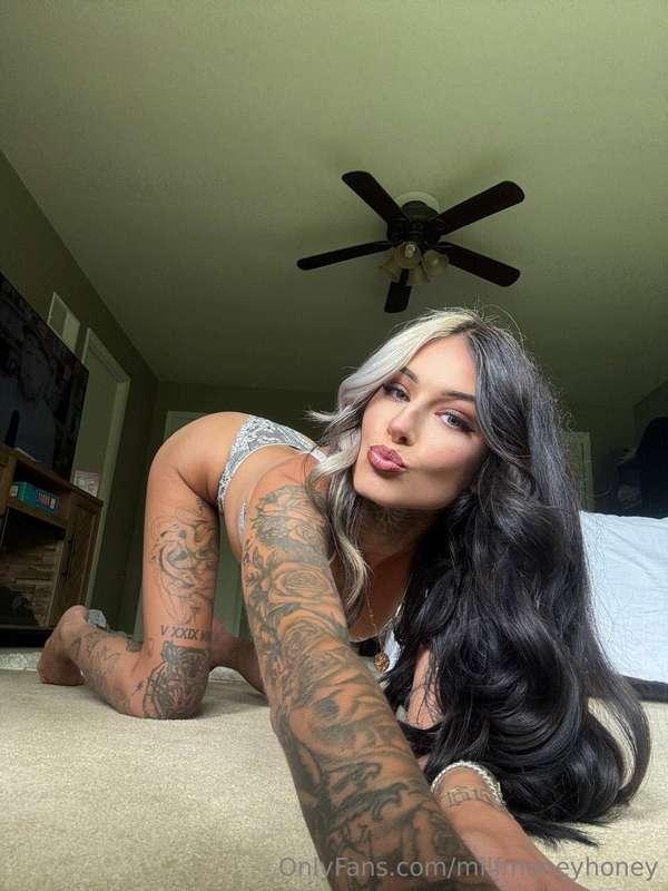 Hot enough for you? 😏💋