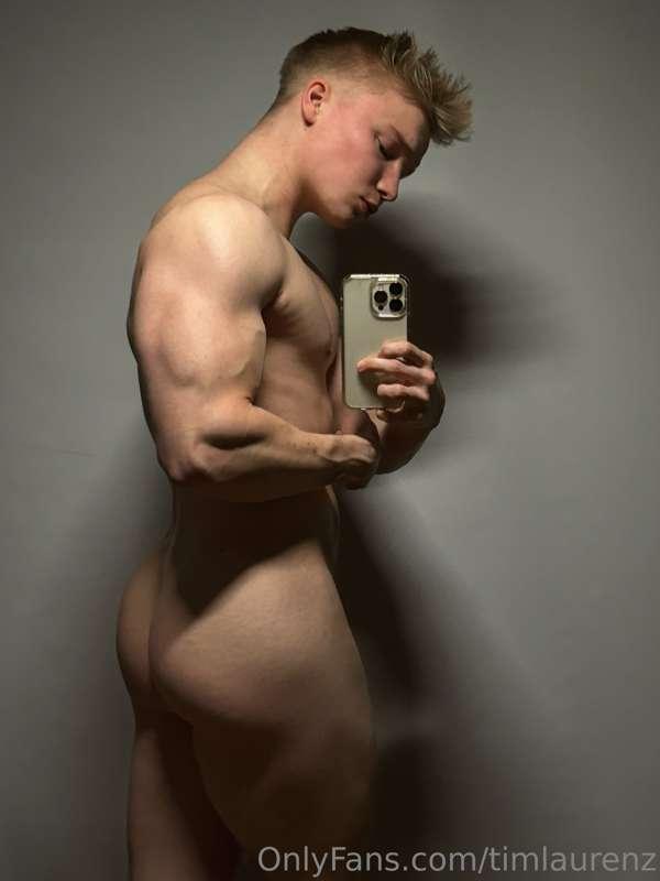 Ready to worship my muscles? 🤓😉
This weekend big suprise 🤫