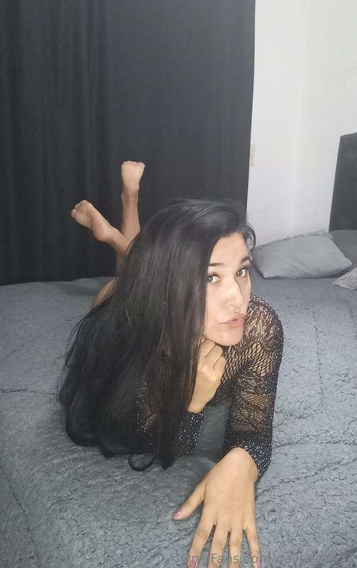 Do you like my tiny 22 cm feet? 💋🦶