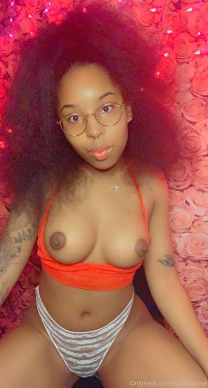 The perkiest, most PETITE body you’ve ever seen 😍! Let’s not..