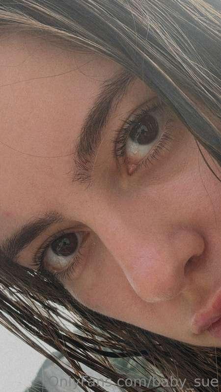 You have no choice here but to look straight into my eyes 👀 ..
