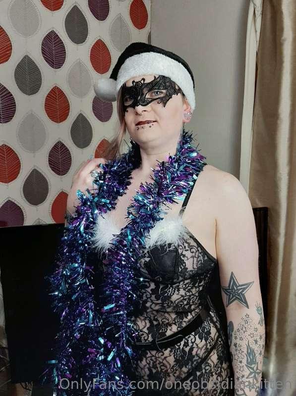 Happy Friday eve sexy people! Christmas is coming early 😜 Th..
