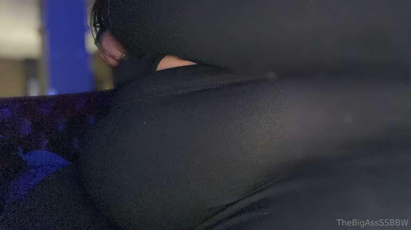 I wore a crop top & leggings out last night & this was how e..