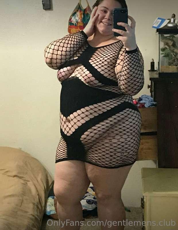 @Superthickmama loves to sext, do anal, role play, and fuck ..