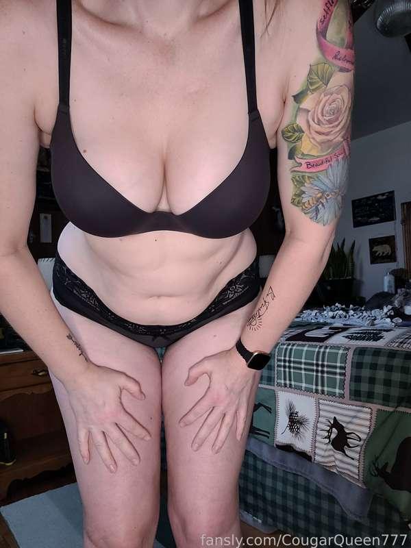 Took these pics while getting ready for work this morning and then got a text saying that the store won't be opening because of an incoming snowstorm! How should I spend my unexpected day off? 🤔 😉

#fyp #cougar #mature #milf #mommy #stepmom pawg #curvy #bush #tits #boobs #ass