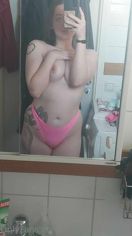 I think pink fits me what do you think 😝